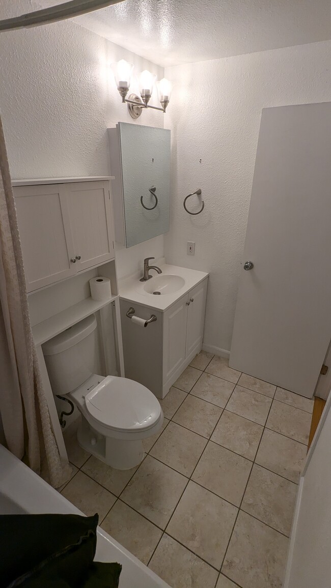 Bathroom - 14200 NE 171st St