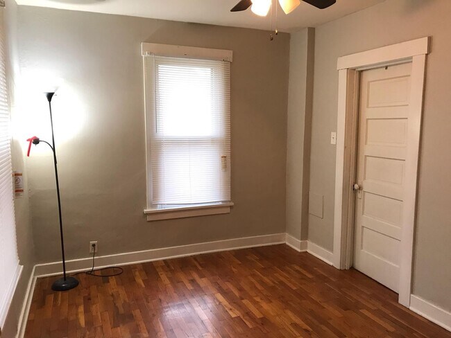 Building Photo - Great Central location home!  - Nice home with appliances. Close to Washburn University