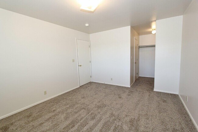 Building Photo - 551 N Moffatt Ave