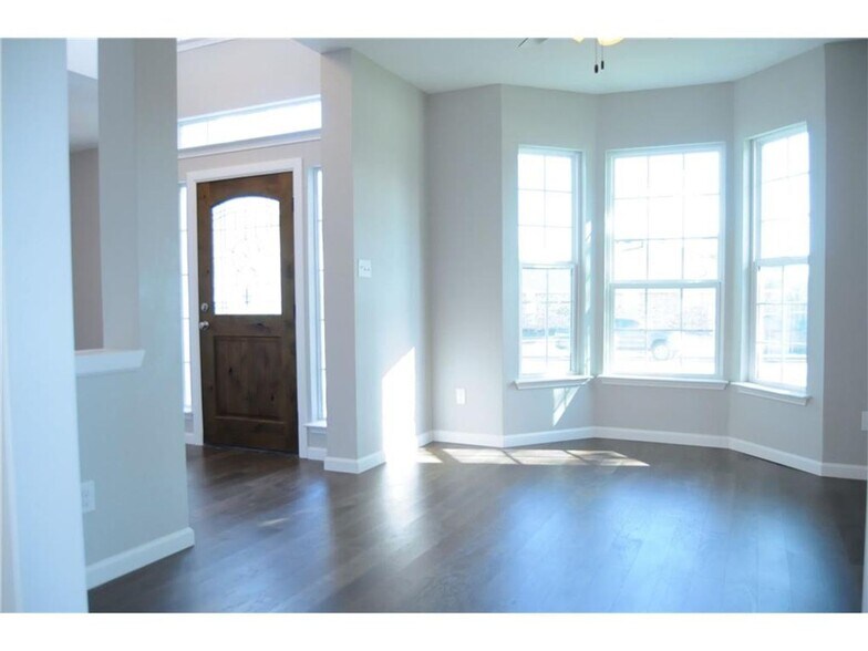 Building Photo - 923 Felicia Ln