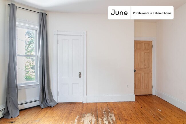 Building Photo - Private bedroom in 5 bed/1 bath Home