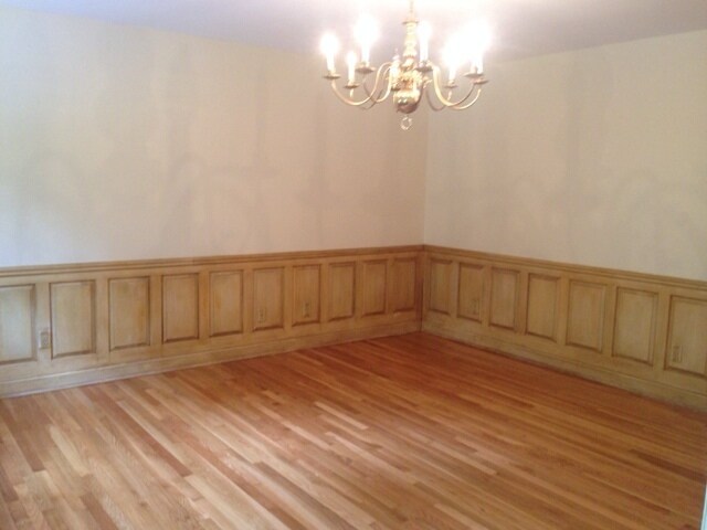 Building Photo - 4 BR home in NW school district--Lawn Service Included!