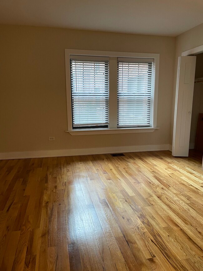 Building Photo - 1134 Oak Ave