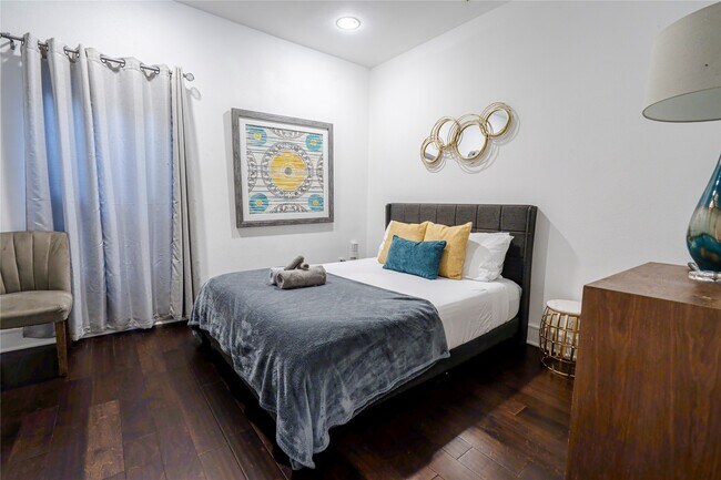 Building Photo - 1205 Summer St