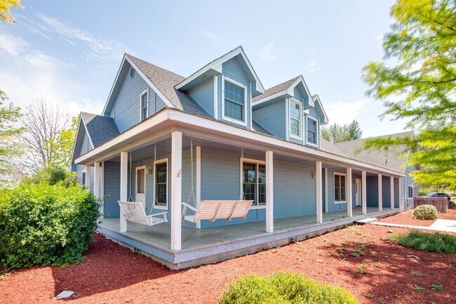 Building Photo - 3 Bedroom Farm House For Rent