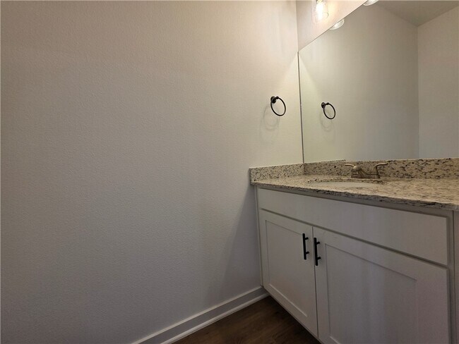 Building Photo - 802 N Crater Ave