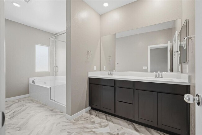 Building Photo - 6510 Silver Estates St