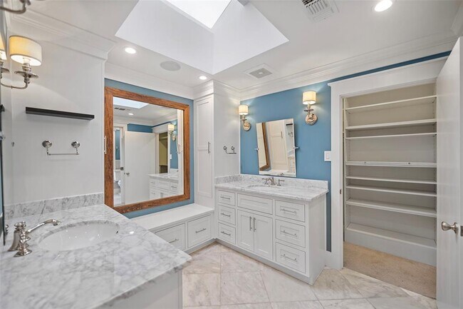 Building Photo - 534 Fox Briar Ln