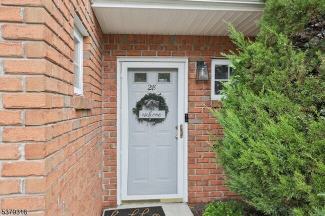 Building Photo - 28 Castle Dr