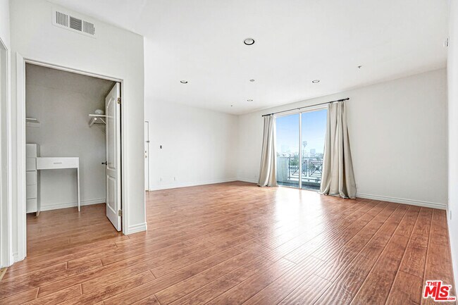 Building Photo - 1132 S Shenandoah St