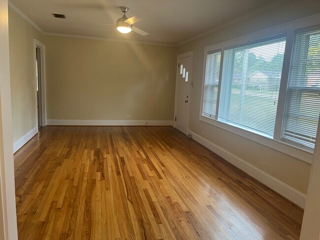 Living room - 160 Fore Ave