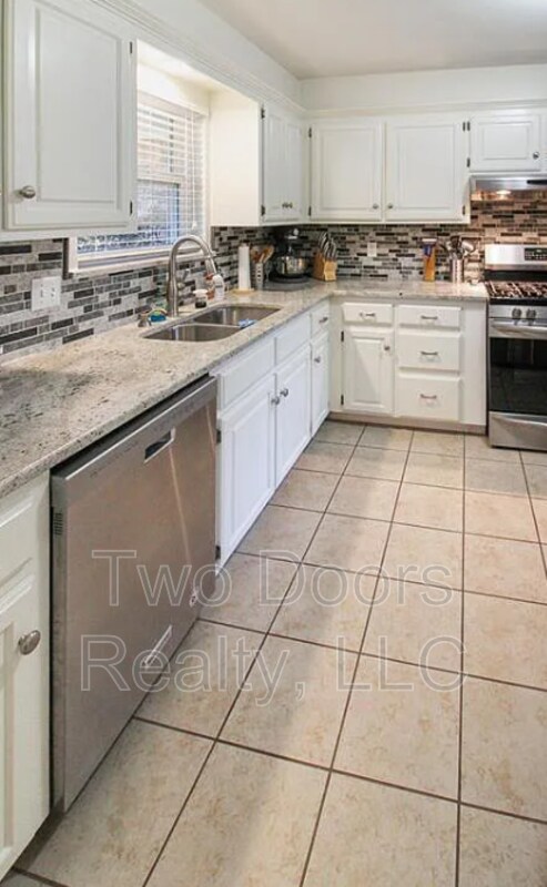 Building Photo - 1213 Woodview Ln