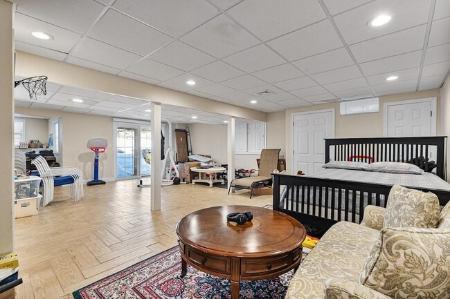Building Photo - 111 Sisters Cir