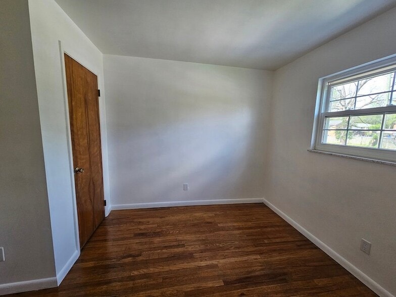 Building Photo - 677 Peach Tree Ln