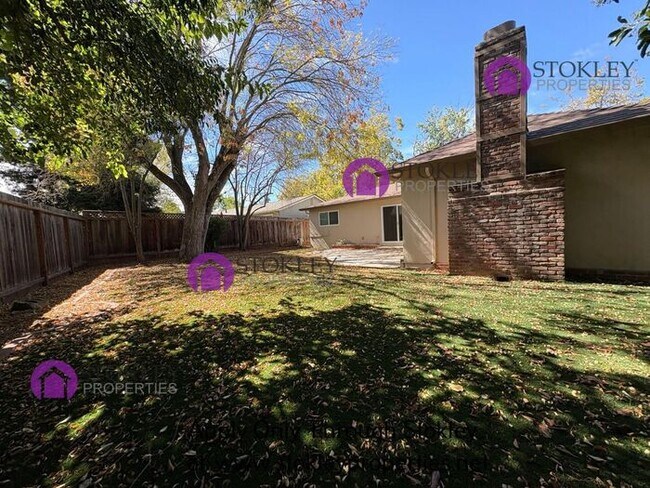 Building Photo - 1840 Sandalwood Dr