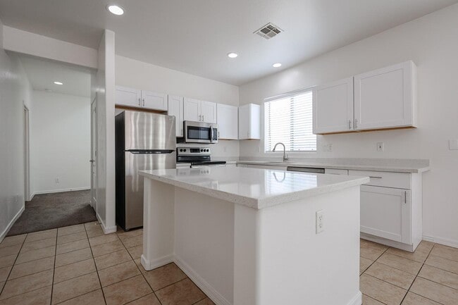 Building Photo - 41298 W Park Hill Dr