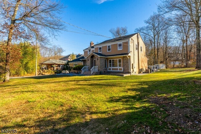 Building Photo - 850 Valley Rd