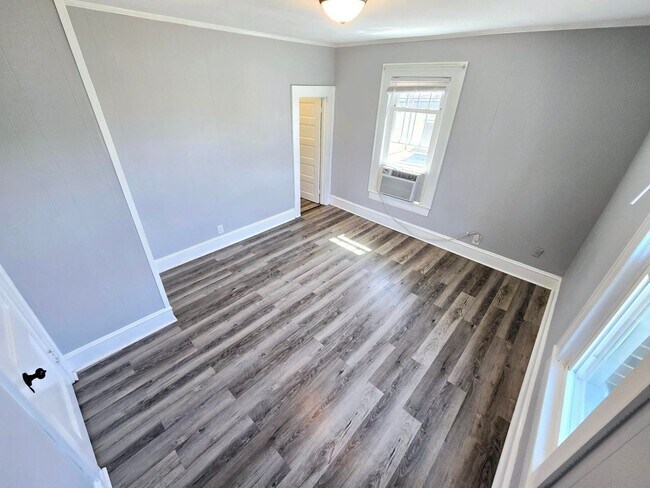 Building Photo - 426 S Beaumont Ave