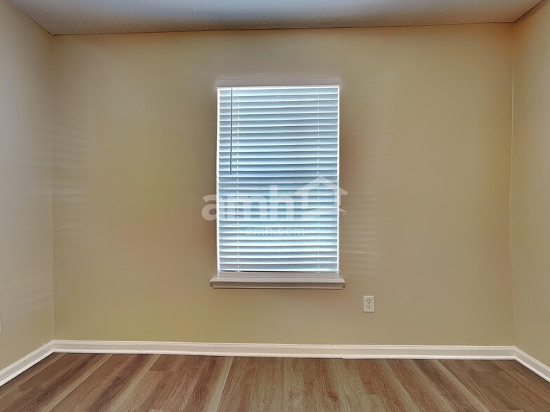 Building Photo - 11417 Johnson Creek Cir