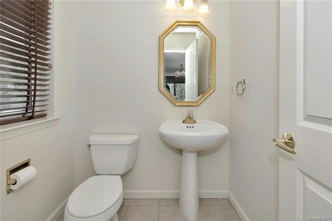 Building Photo - 31 Underhill Dr