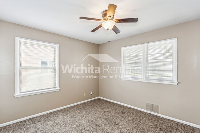 Building Photo - 2 bedroom 1 bath home