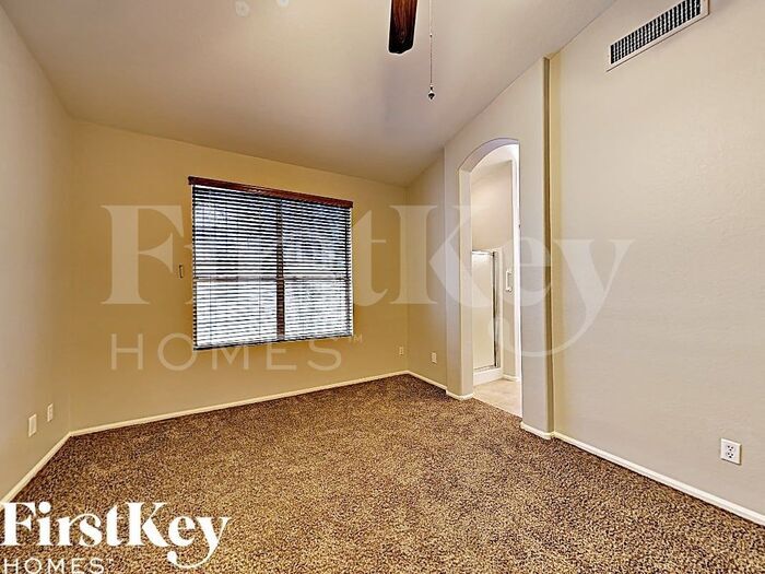 Building Photo - 8626 W Aster Dr