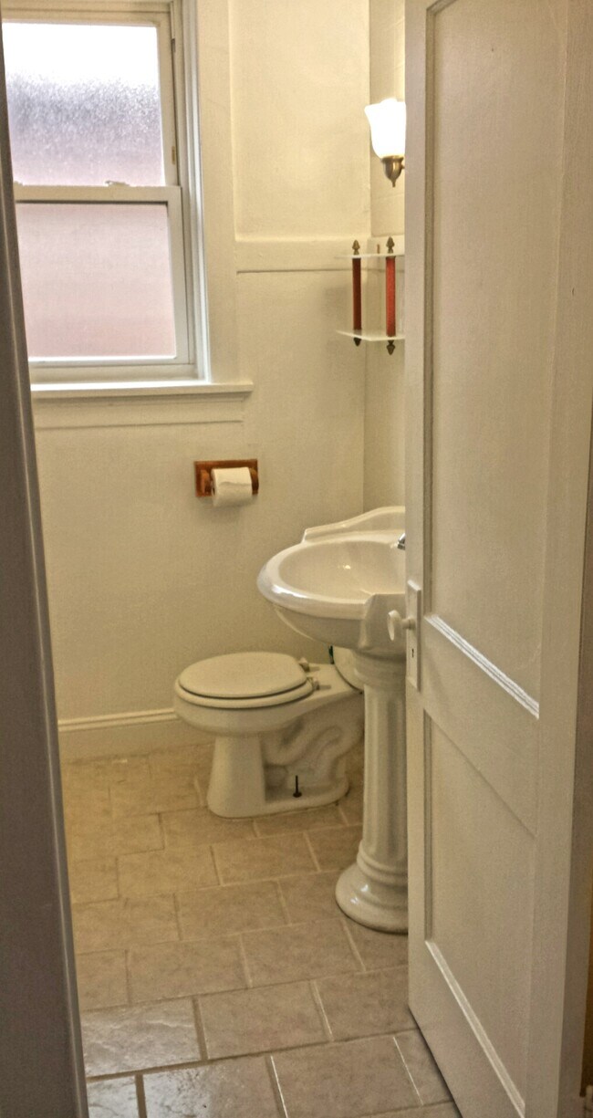 Building Photo - 4563 Shenandoah Ave