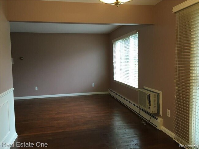 Building Photo - 100 W Hickory Grove Rd