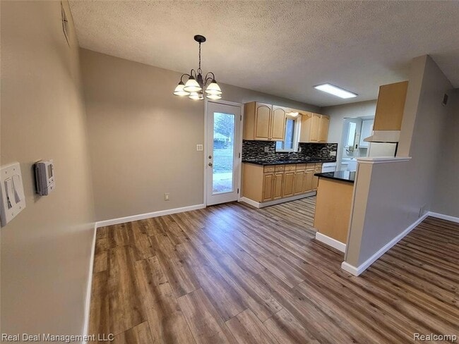 Building Photo - 2534 Depew Dr
