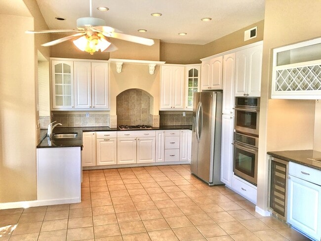 Building Photo - **COMING SOON** 3BD 2BA House in Carmel Mt...