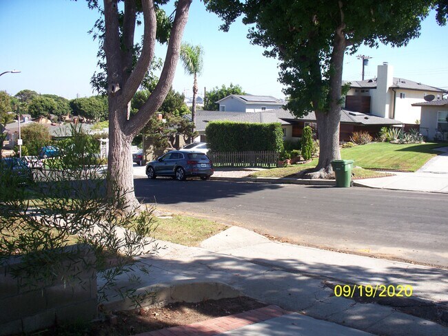 Building Photo - 7339 W 91st St