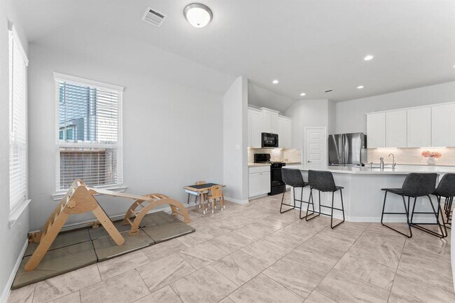 Building Photo - 40560 Goldeneye Pl