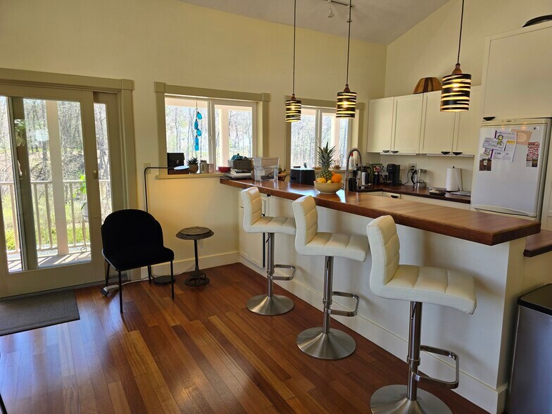 Building Photo - 246 Lowell Rd