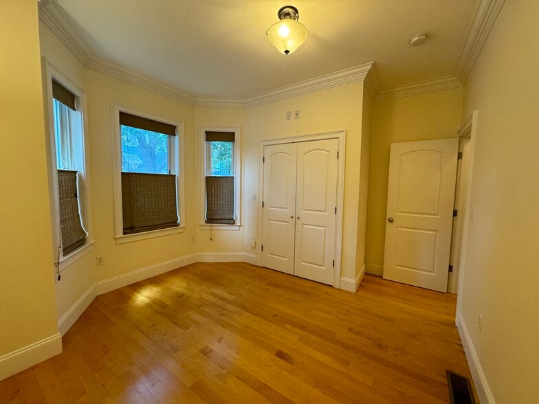 Building Photo - 152 H St