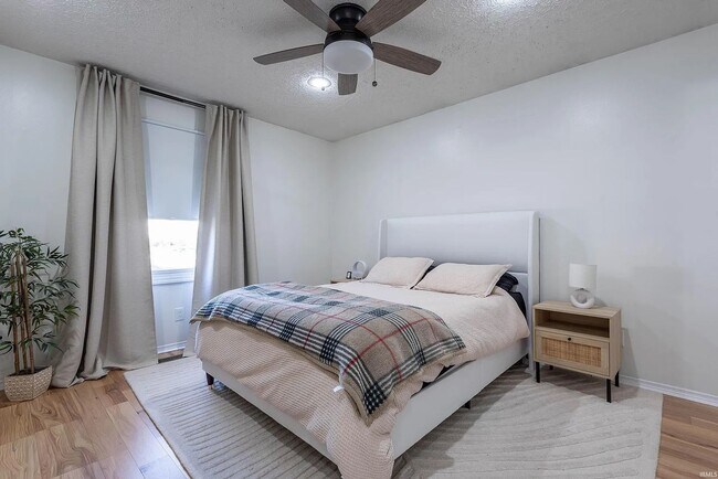 Building Photo - Available Now!  3BR 2BA Southside Neighborhood.