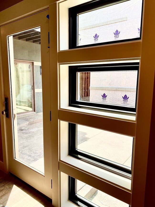 Building Photo - 13THTOWNHOME