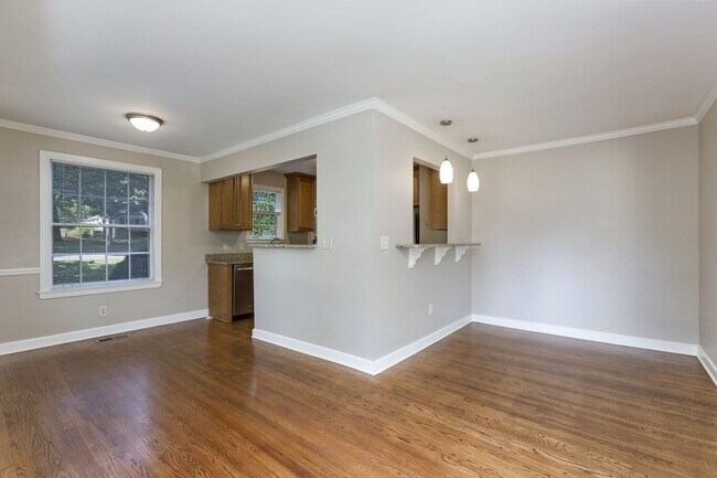 Building Photo - Cozy 3BD/2BA in the heart of Green Hills/L...
