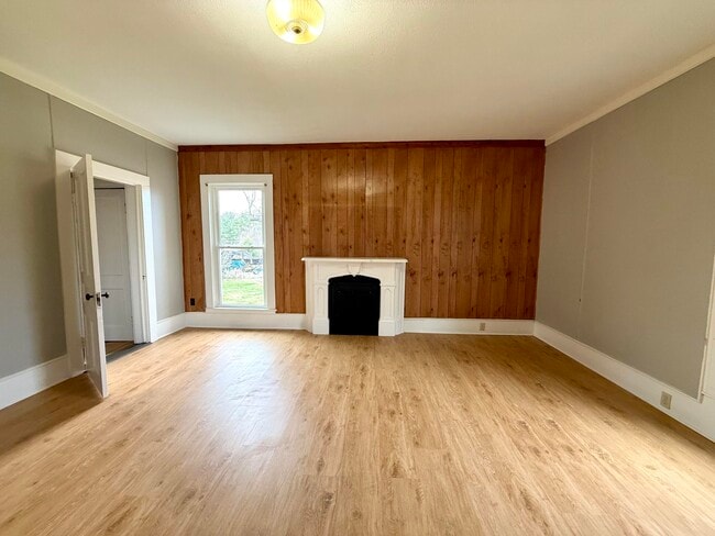 Building Photo - 927 E Mt Vernon St