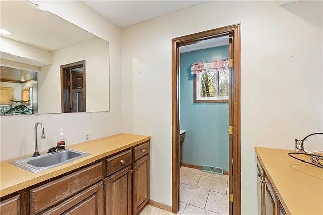 Building Photo - 5710 NW Verlin Dr