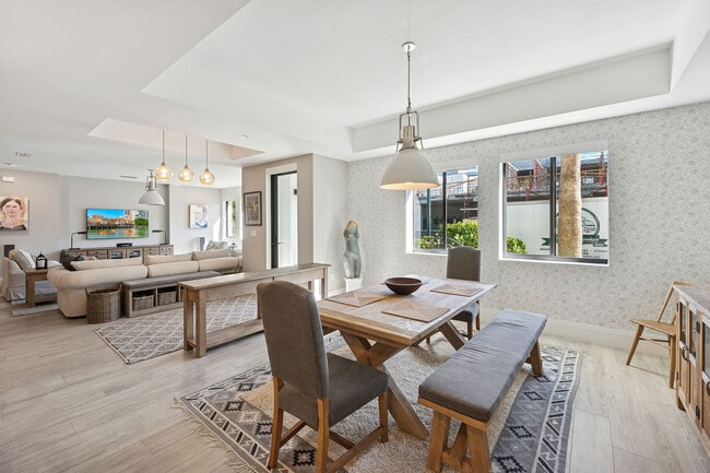 Building Photo - 1135 3rd Ave S