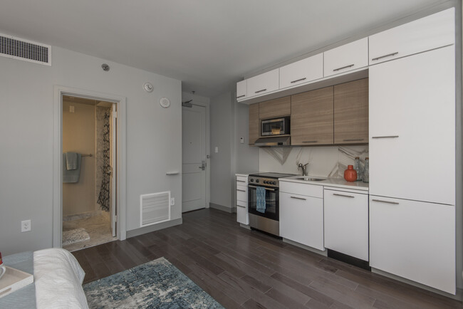 The Latham At Seventeenth - Philadelphia, PA | Apartment Finder