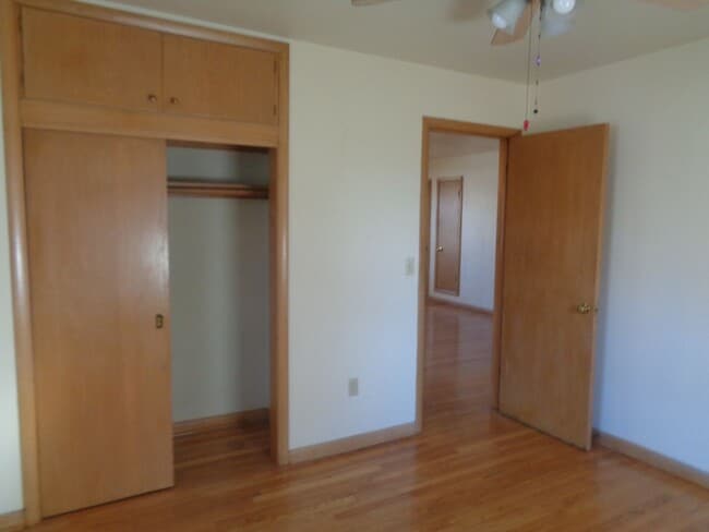 Building Photo - 1135