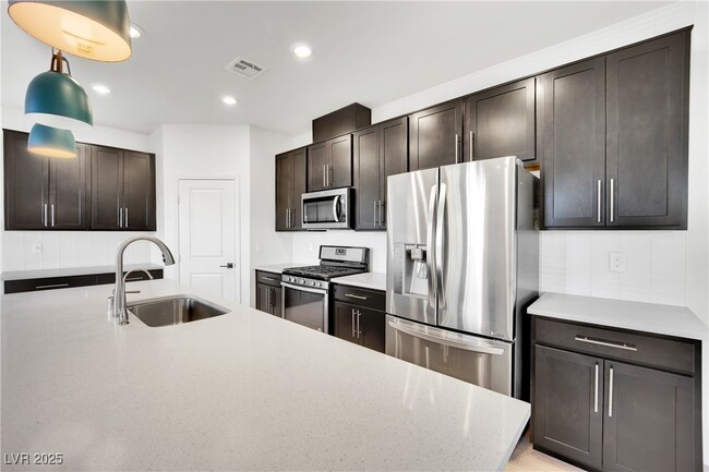 Building Photo - 945 Glenhaven Pl