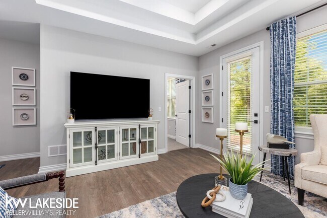 Building Photo - 5670 Lakeway Dr