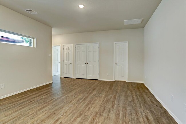 Building Photo - 409 S 12th St