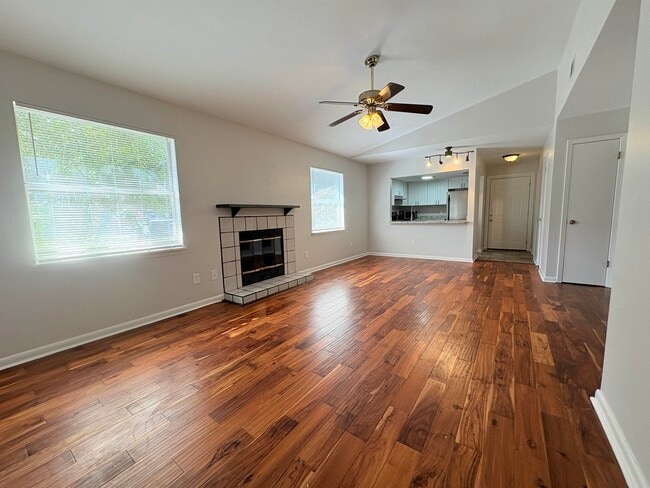 Building Photo - 1461 Live Oak Dr