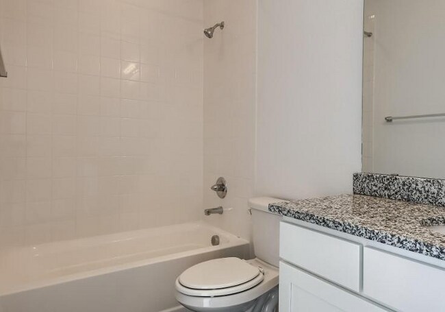Bedroom 2/bathroom - 20999 E Quincy Dr
