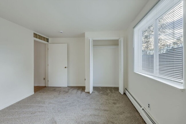 Building Photo - 6855 Reno Dr