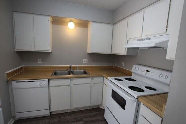 Building Photo - 2 bedroom 2 bath apartment in Tyler! Avail...