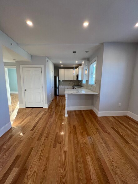 Building Photo - 73 Winchester St